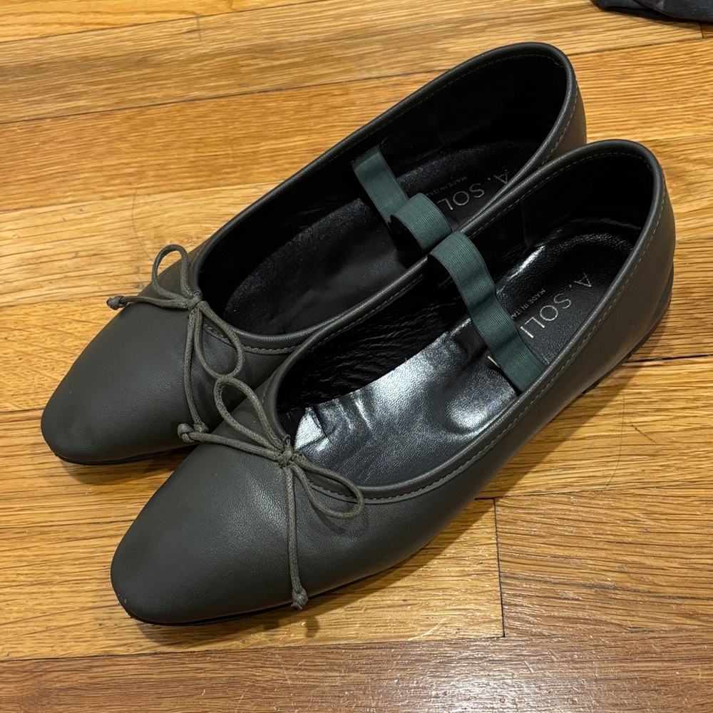 A. Soliani como strap olive green 38 flats tapped and soled worn once - Picture 5 of 5